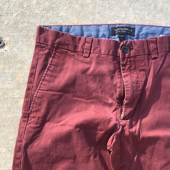 Men’s Red Banana Republic Khakis 31x32 - Picture 2 of 4